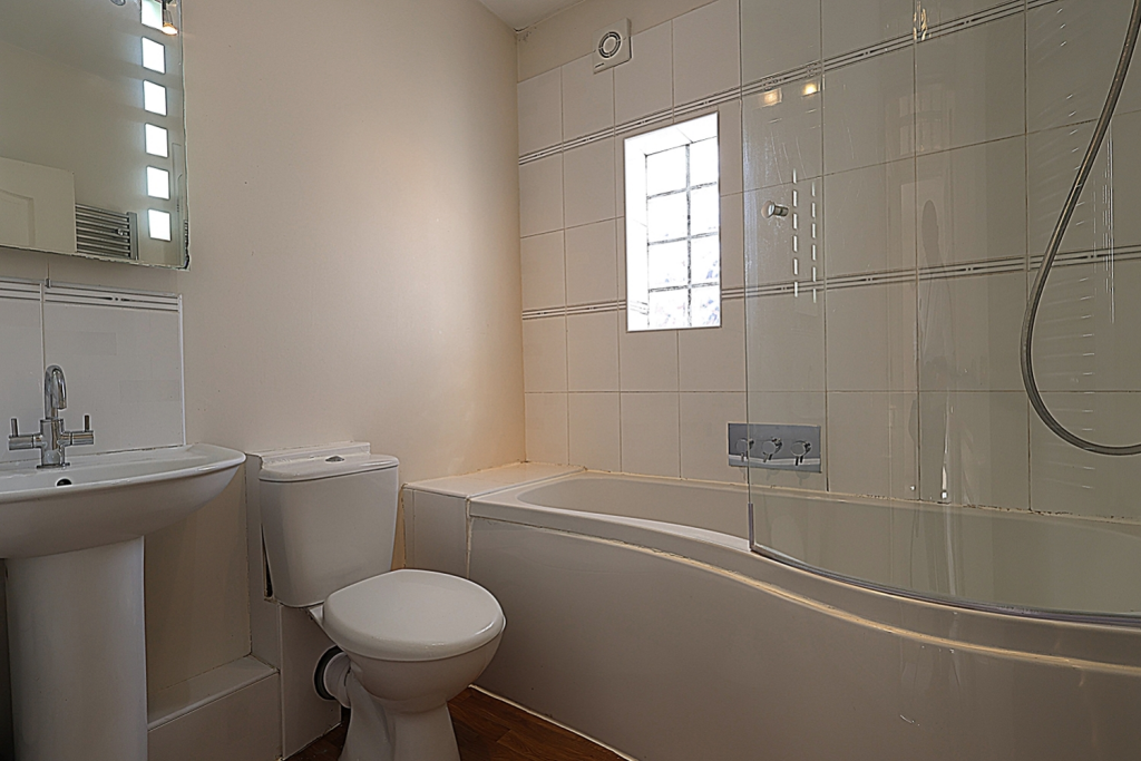 Flat 4 Bathroom