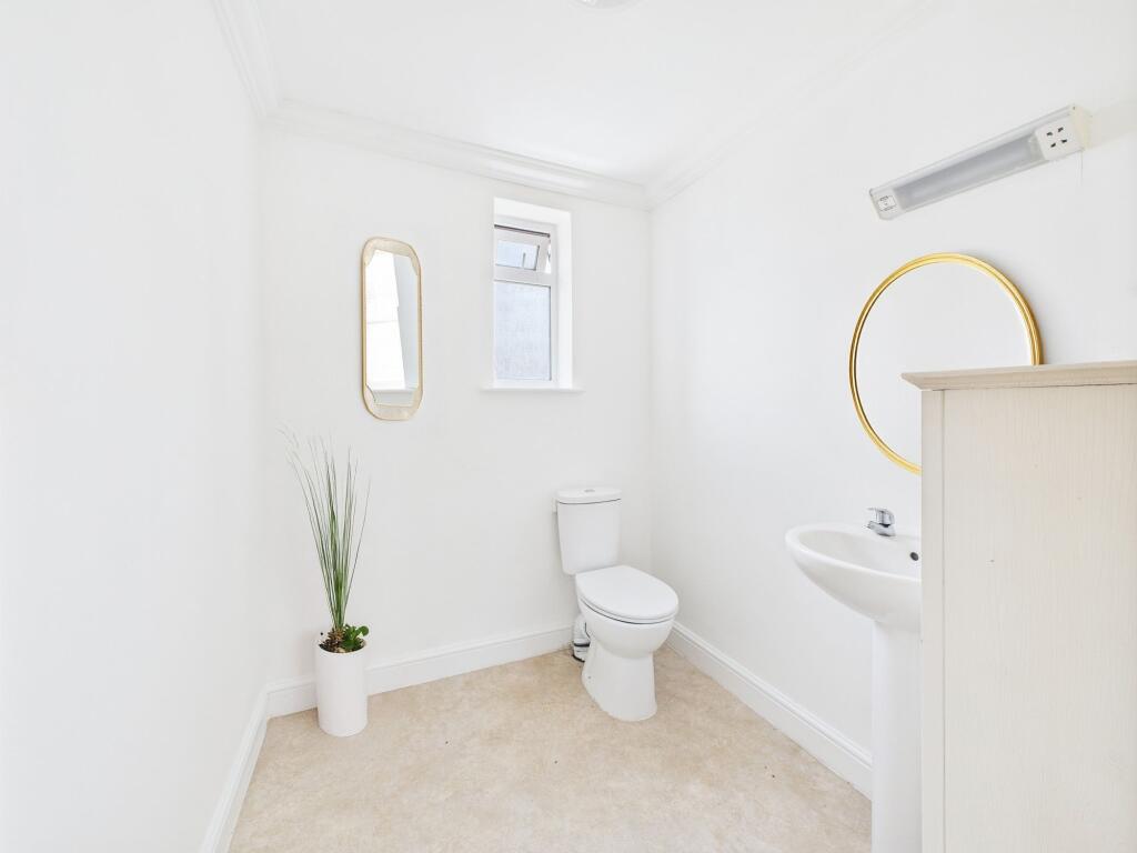 En-suite WC (Virtually Furnished)