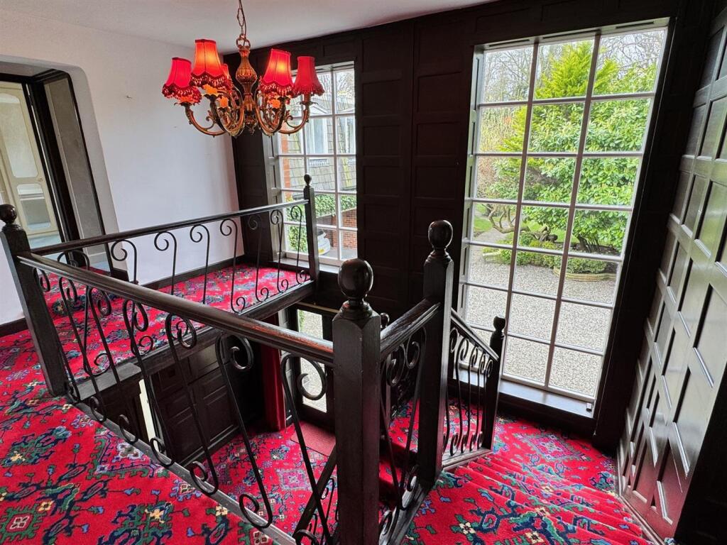 PRINCIPAL 1ST FLOOR LANDING