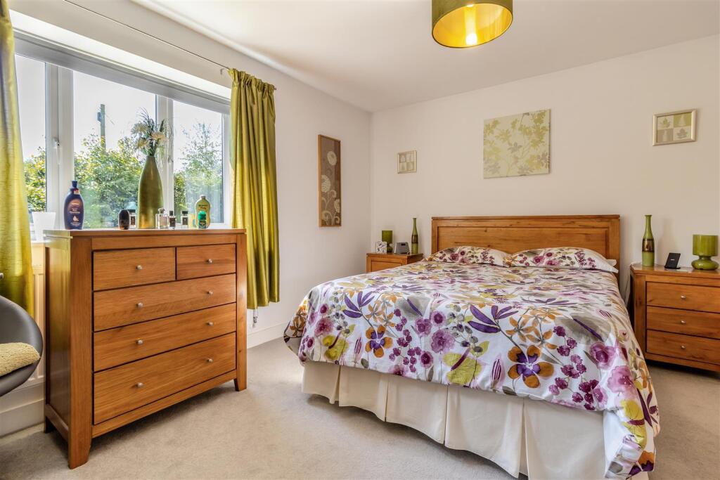 8646070-interior03.jpg
