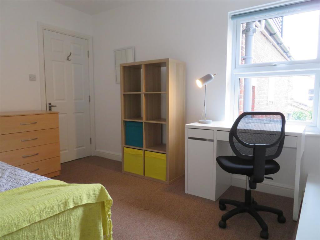 7 Montgomer Bed7.JPG
