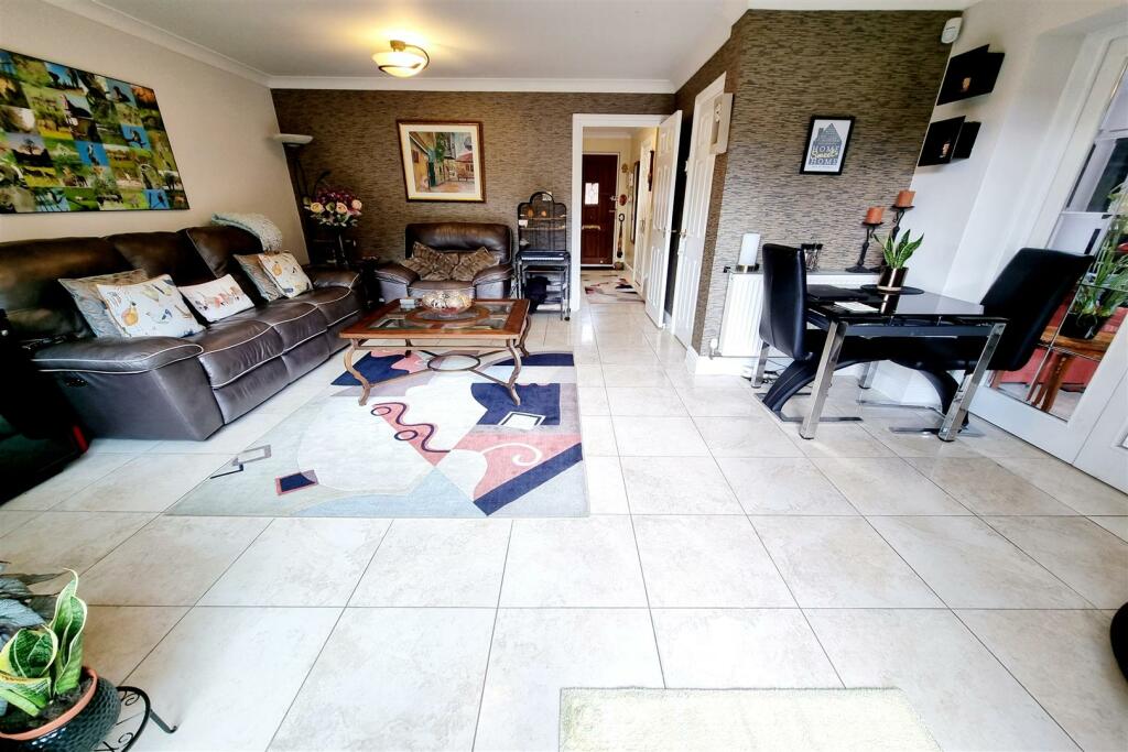 RECEPTION ROOM 2: PIC. 2