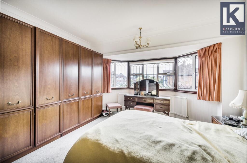 Stoneleigh Park Road, KT19 0RQ
