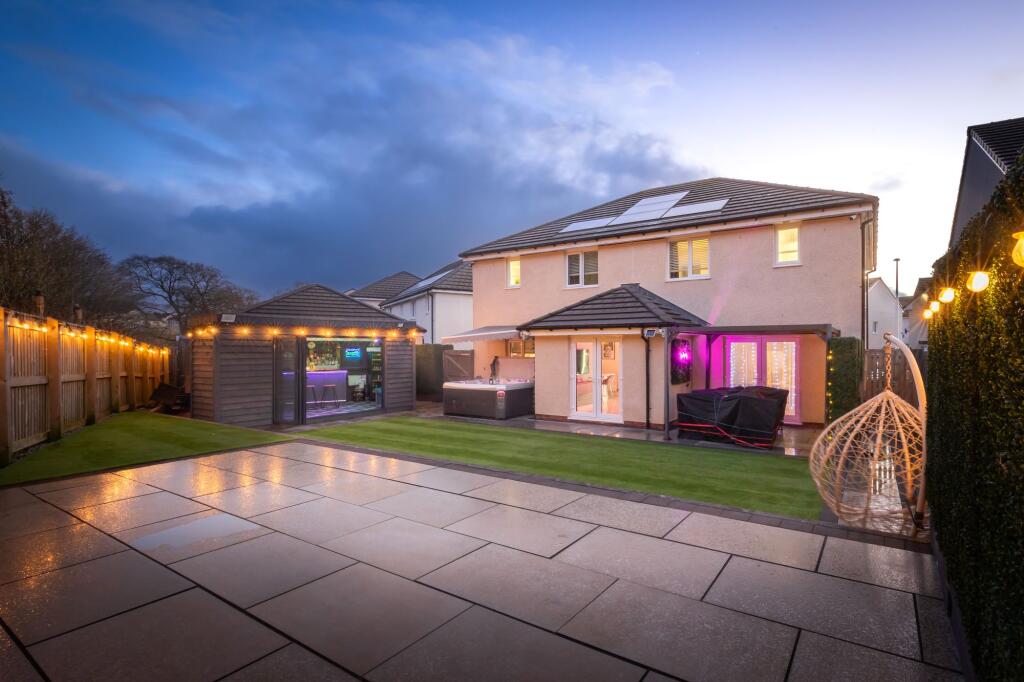 Rear Garden/ Bar