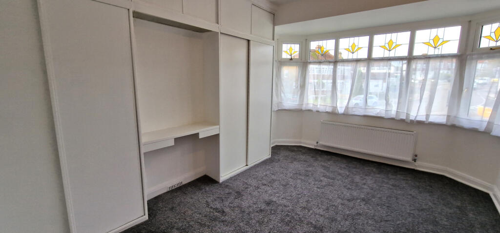 FRONT BEDROOM (1)