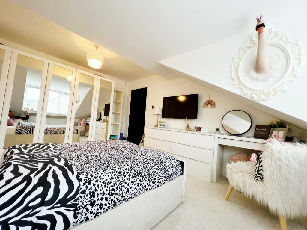 Bedroom 3 pic 4.jpg