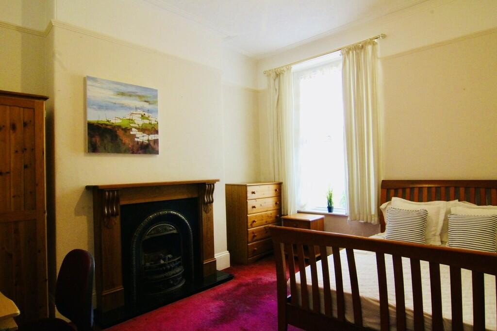 Dining Room / Bed...