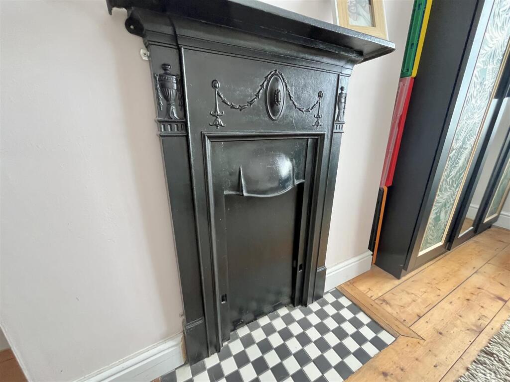 Bed 1 fireplace feature