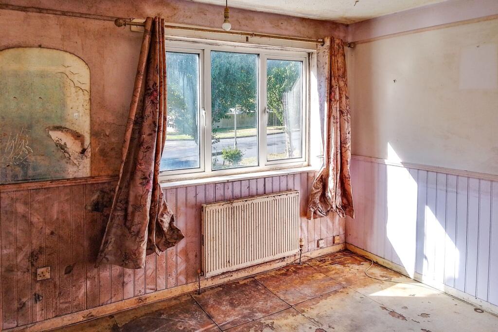 24 Conisborough, Toothill, Swindon SN5 8ES