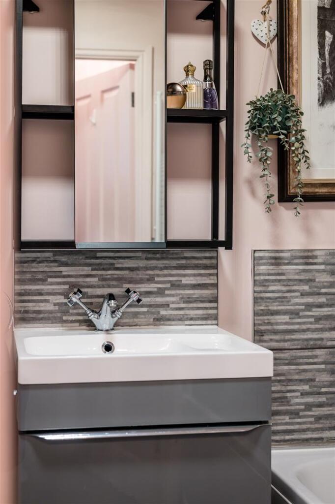 Cyril Bell Close-19.jpg