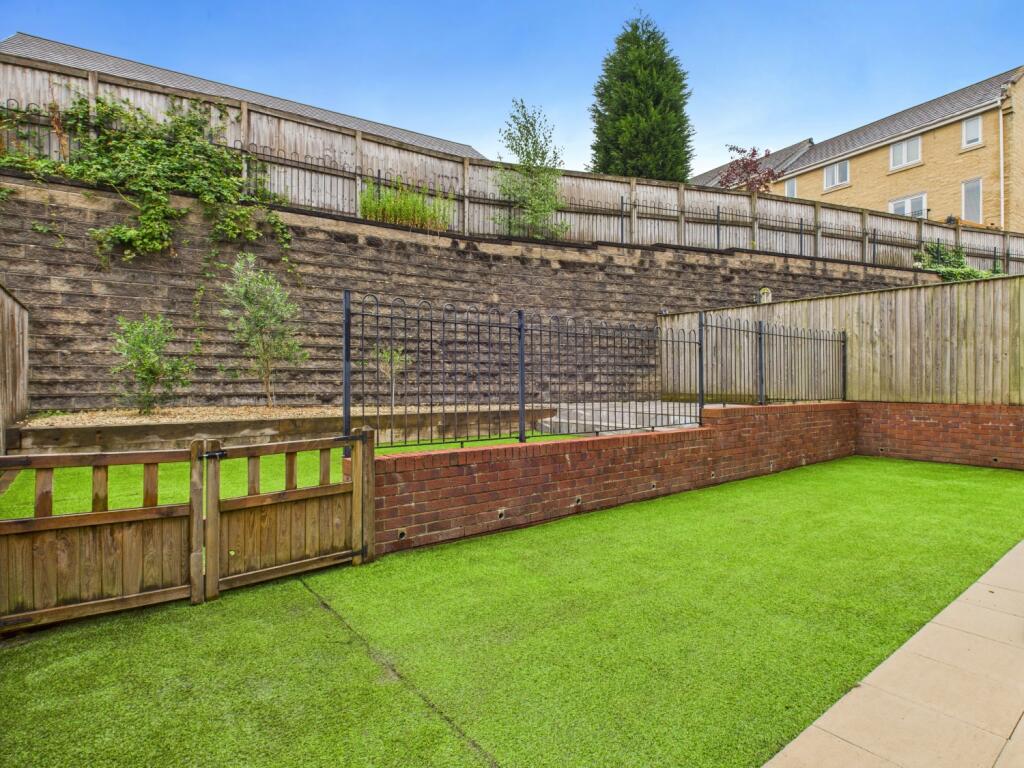 CAM03729G0-PR0094-STILL034