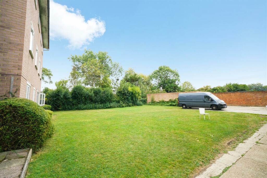 5 Cambridge Court, Harrowdene Road - 93F3QUQYda8XL