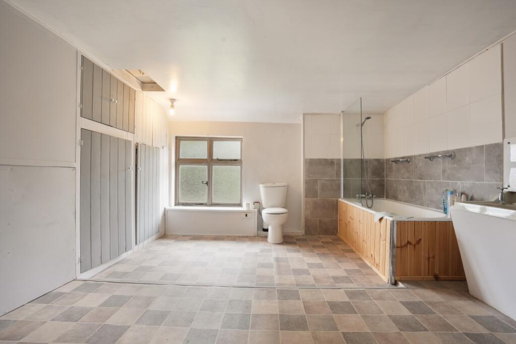 EweMove Estate Agent Scunthorpe South - Bathroom