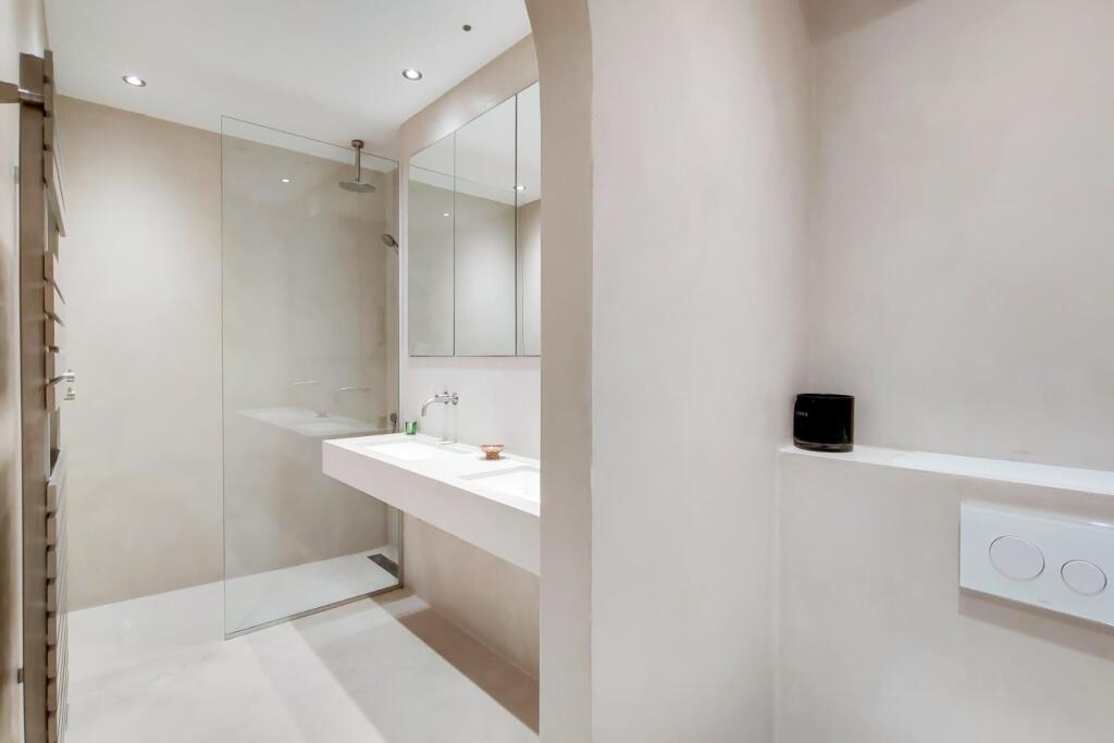 9_Bathroom-0.jpg