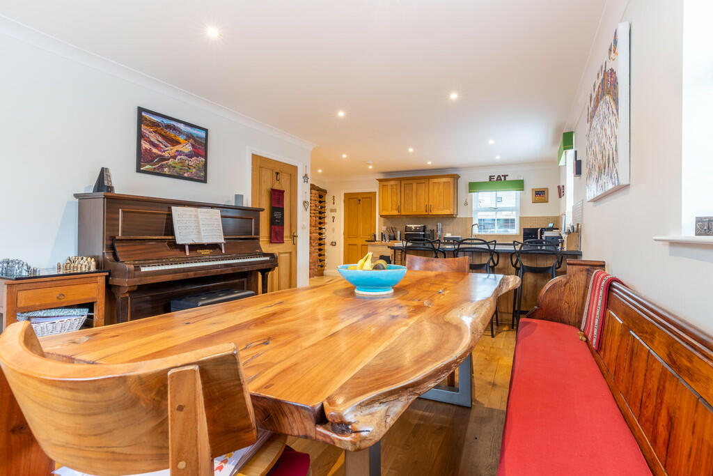 Kitchen/ Dining R...