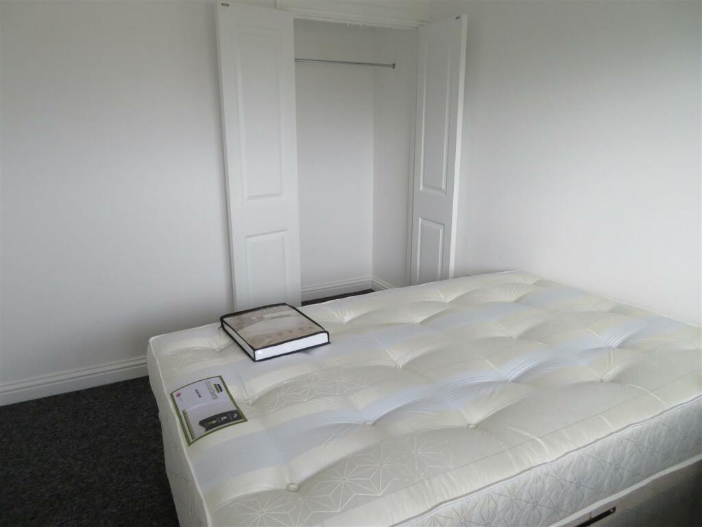 13 Milverton Bed 4d.JPG