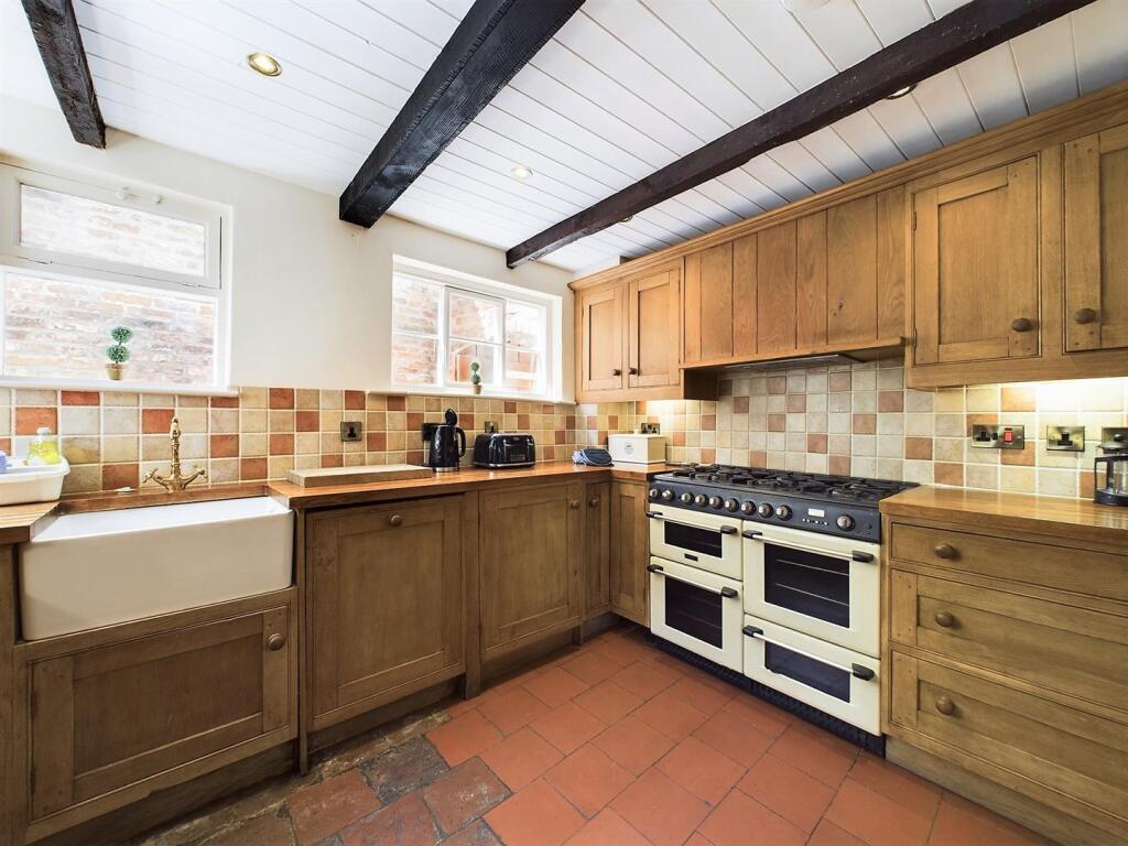 CAM01926G0-PR0058-STILL009 new.jpg