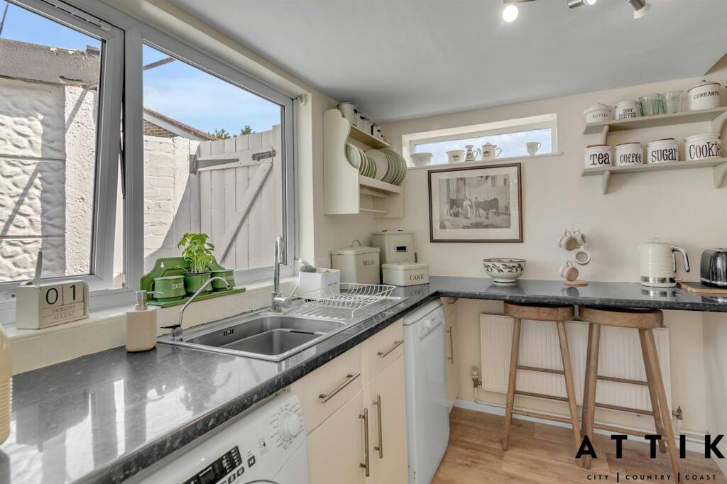 10 Valley Close, Holton IP19 8NF (21).jpg