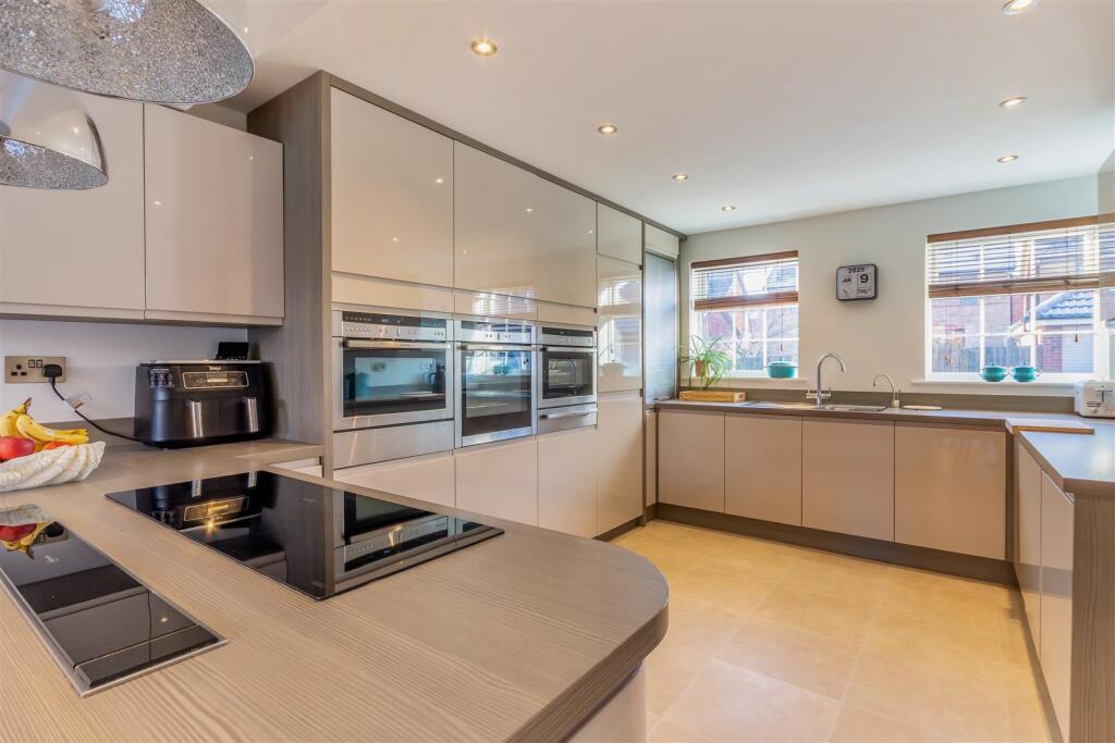 8632521-interior10.jpg