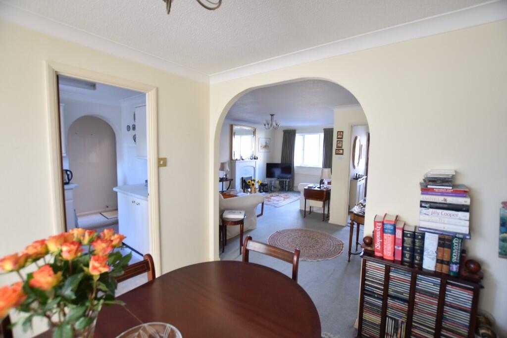 Diner through lounge