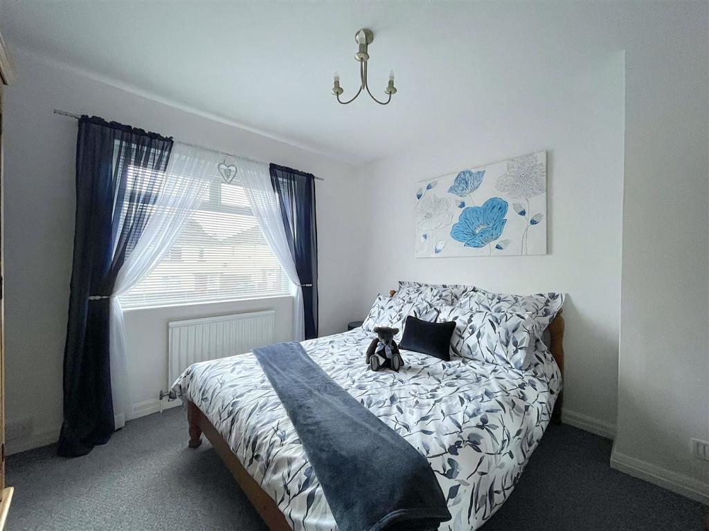 Bedroom One (1).jpeg