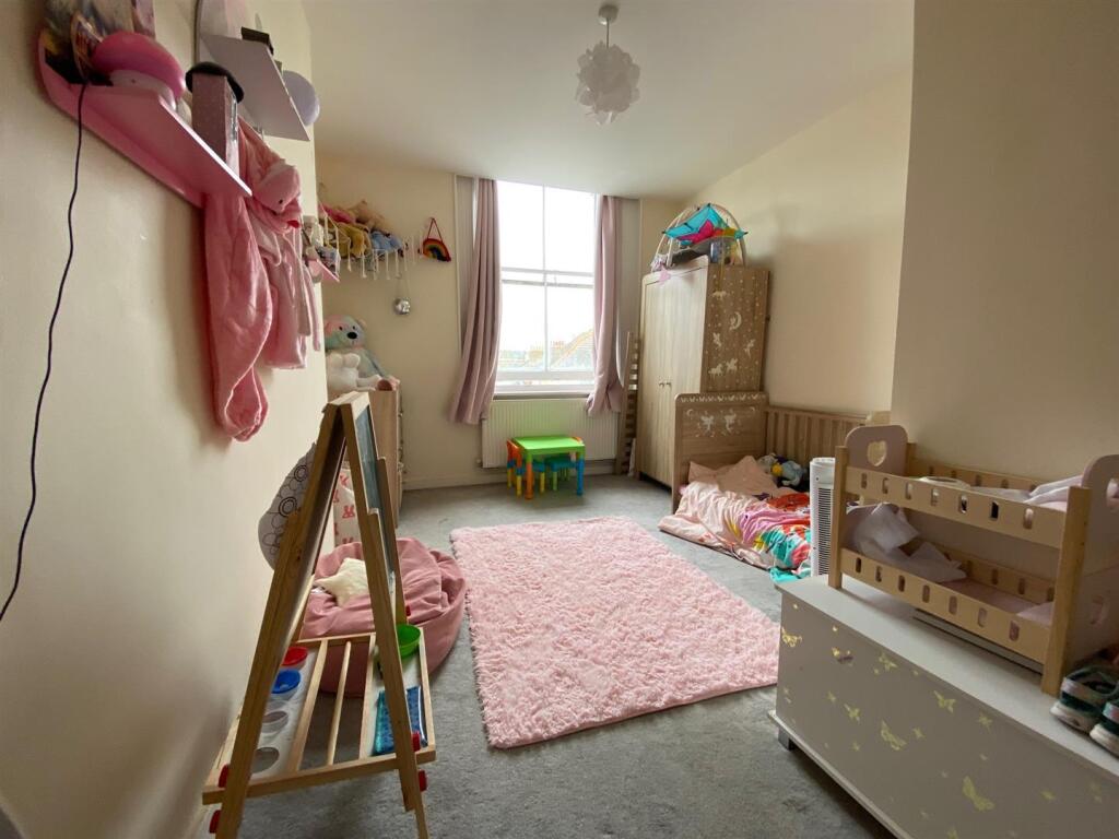 Bedroom two (2).jpg
