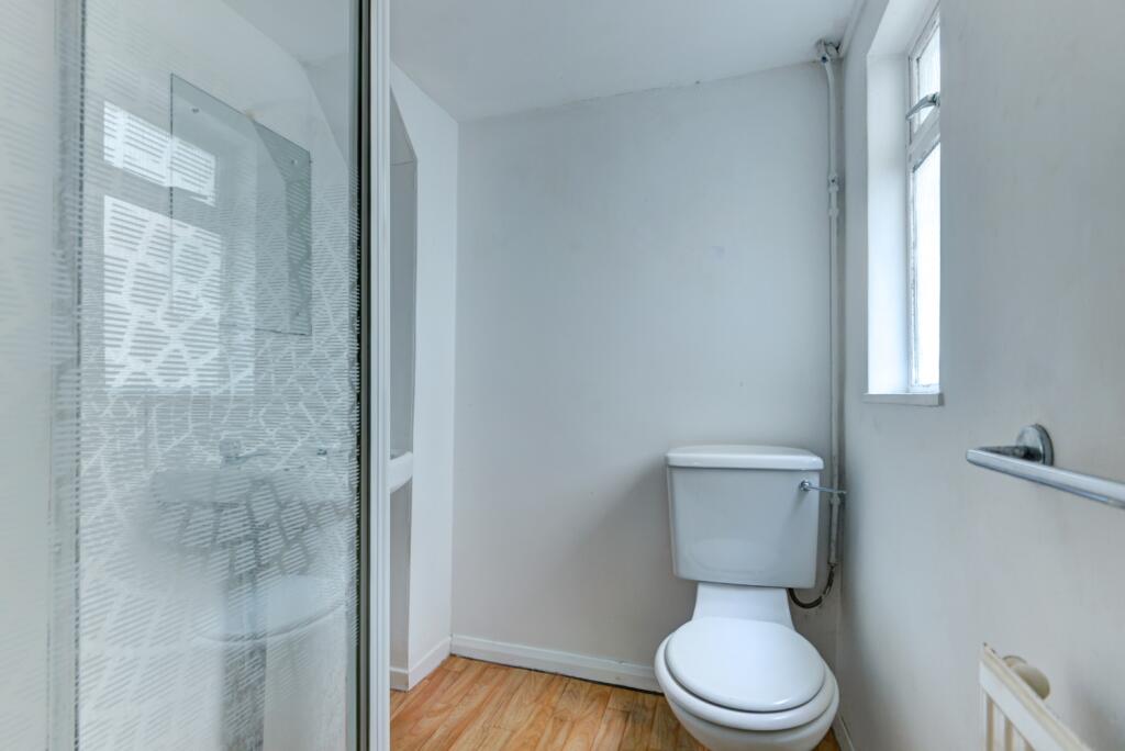 51 Elm Grove Bathroom 1 (2)