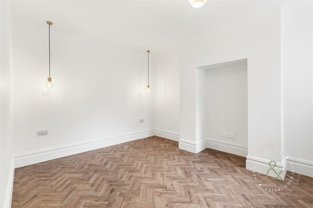 Cathedral Road, Apt 3, HernCrabtree (10).jpg
