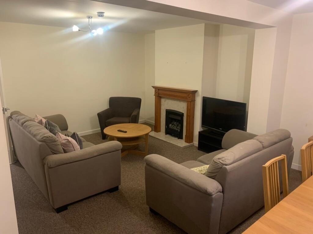 A spacious and inviting large modern living roo...