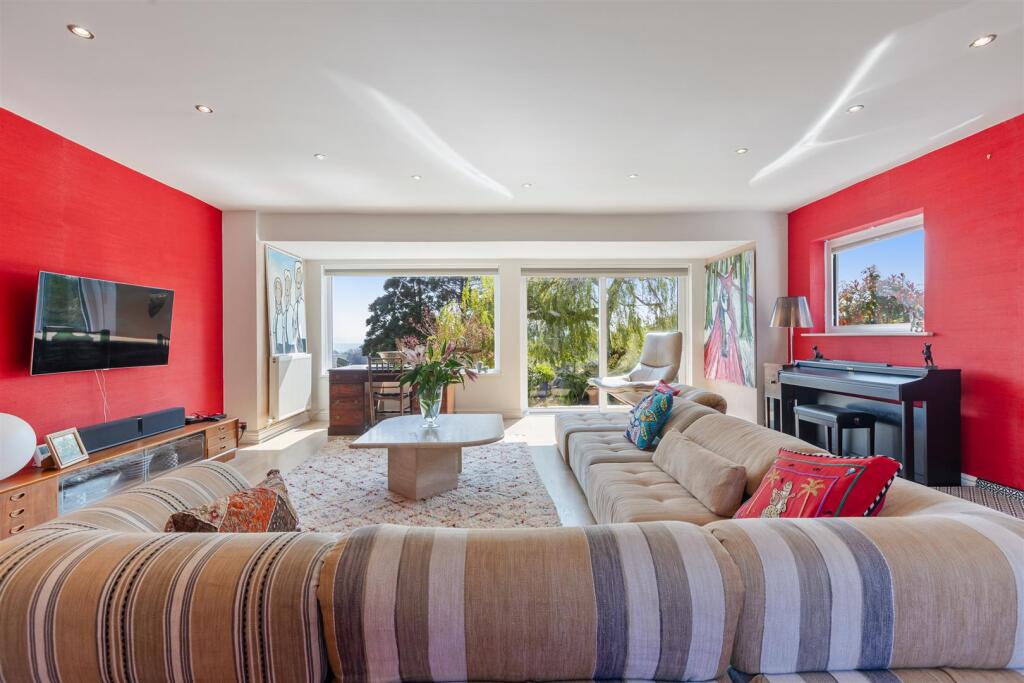 A14 - Chapter House Torquay - 250407.jpg