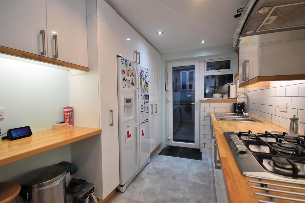 Kitchen 2.jpg