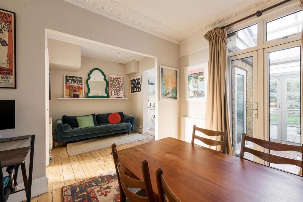 Cavendish Drive, E11