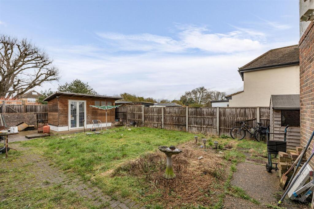 38 Eden Grove Road Byfleet, KT147PX - 1.jpg