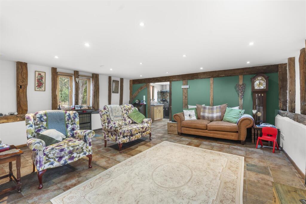 Sitting Room / Dining Room