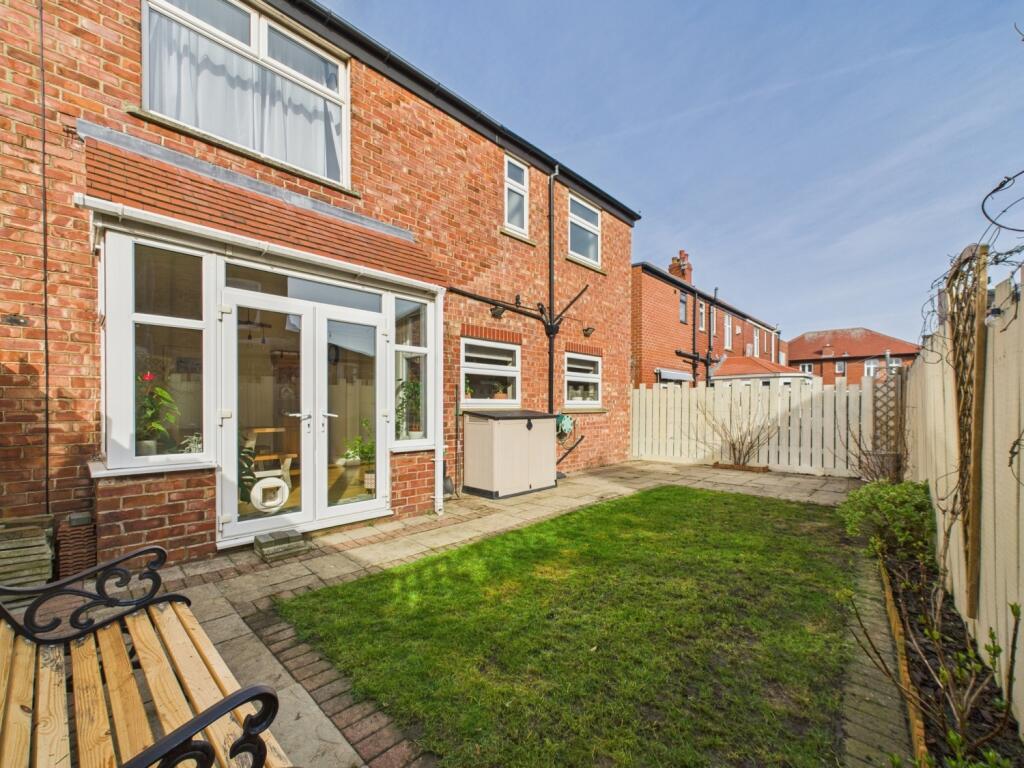 CAM02195G0-PR0067-STILL037