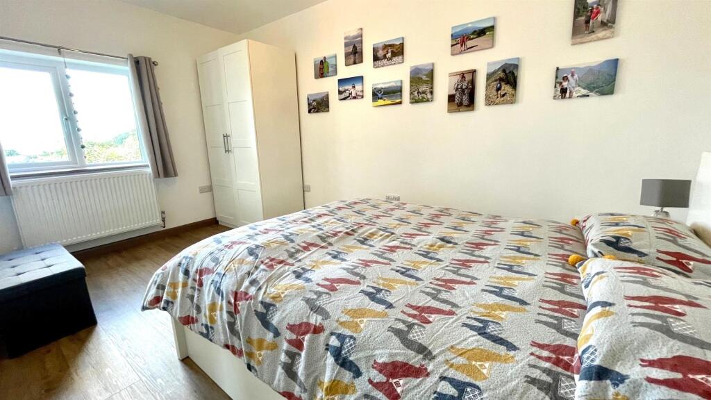 SITTING ROOM EN-SUITE TO 3RD BEDROOM