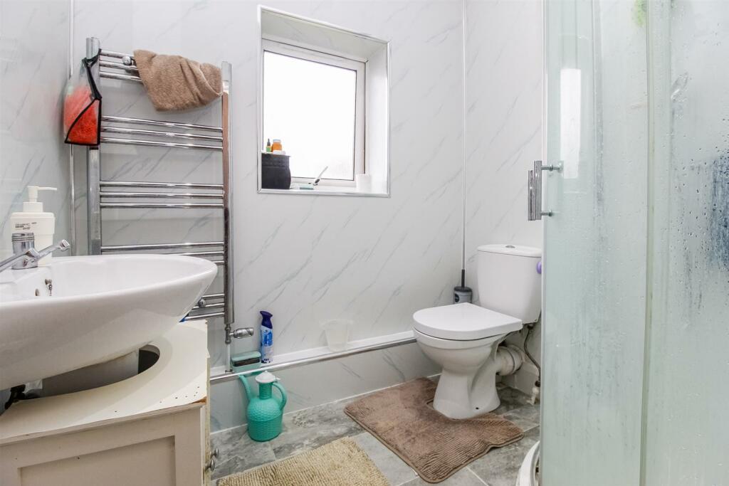 SHOWER ROOM/W.C.