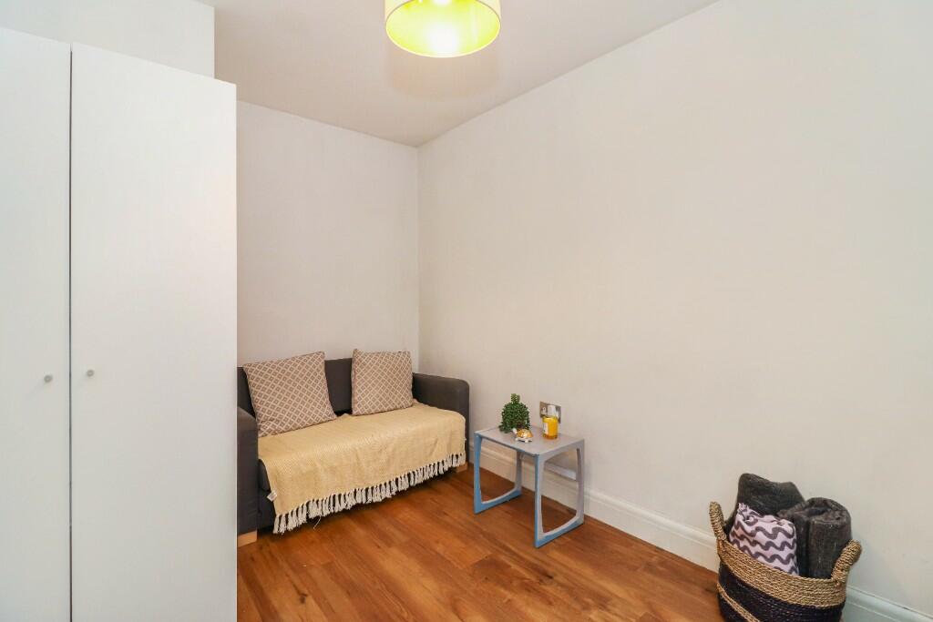 Reception/bedroom 3 