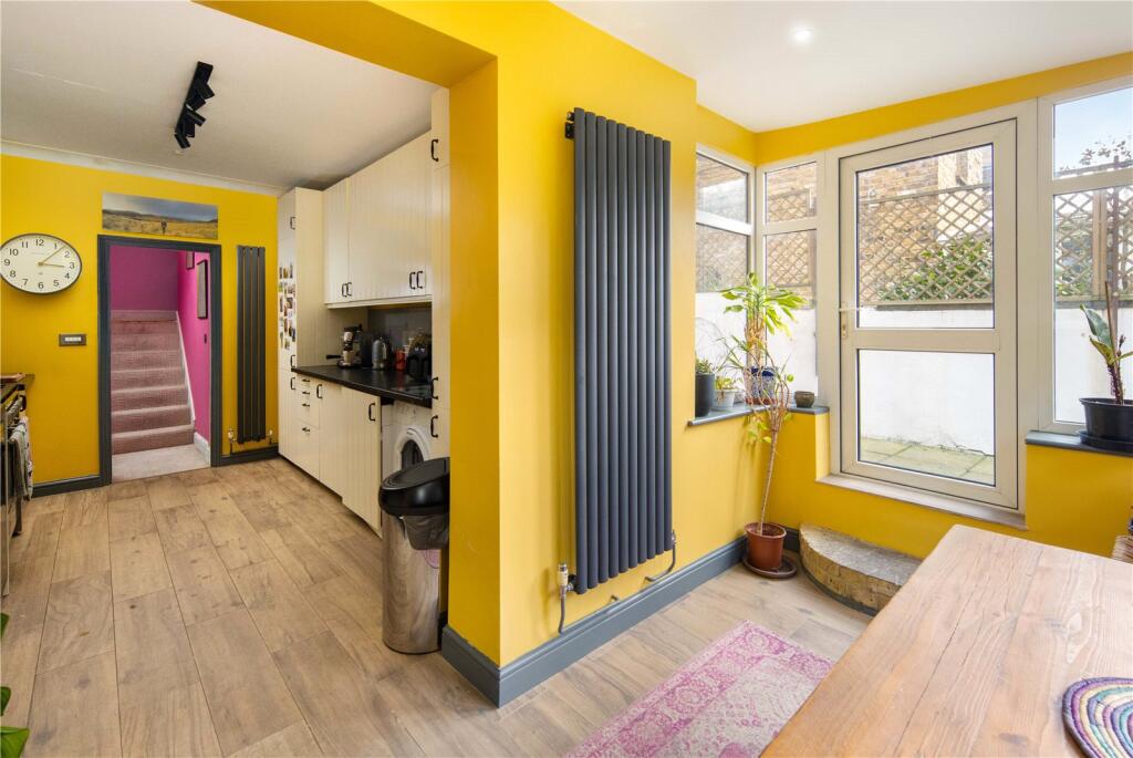 Kitchen/Dining Area