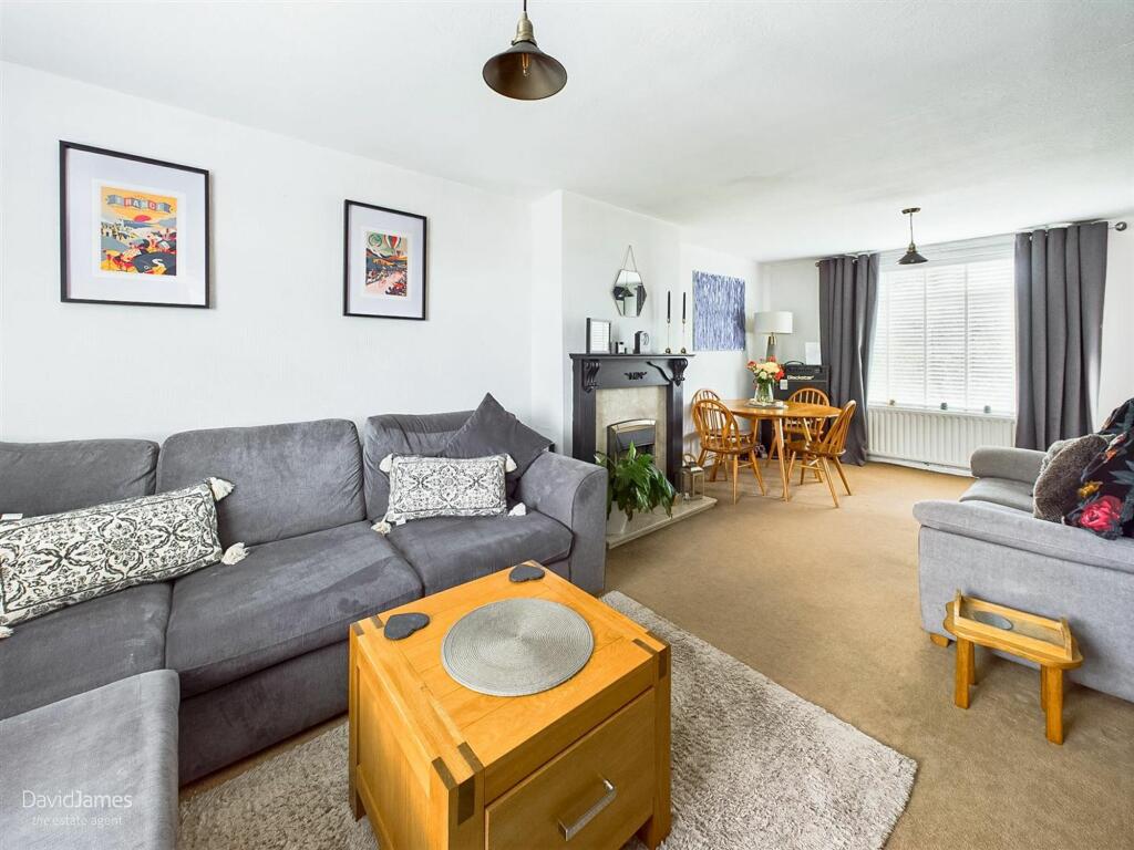 Lounge / Dining Room