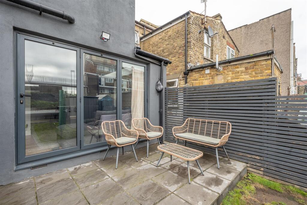 Vansittart Road, E11