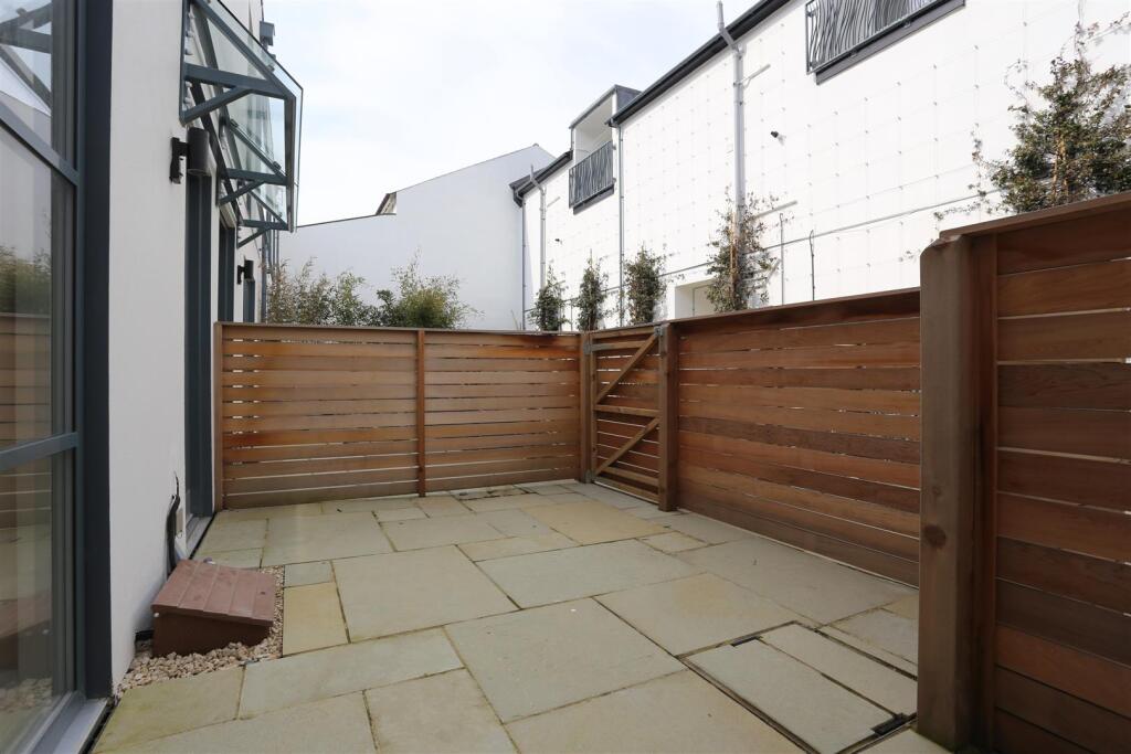 2 Palace Mews patio.JPG