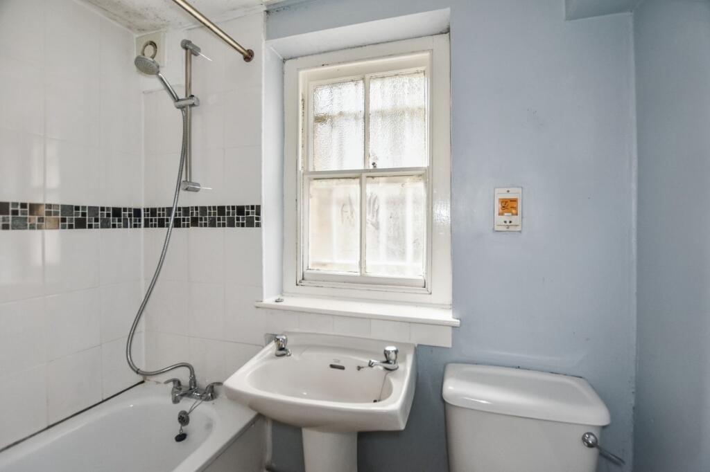 Flat A, 104 Peckham Hill Street, Peckham, London, SE15 5JT