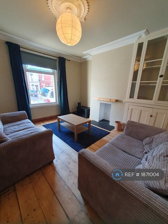 Lounge With Built In Dresser