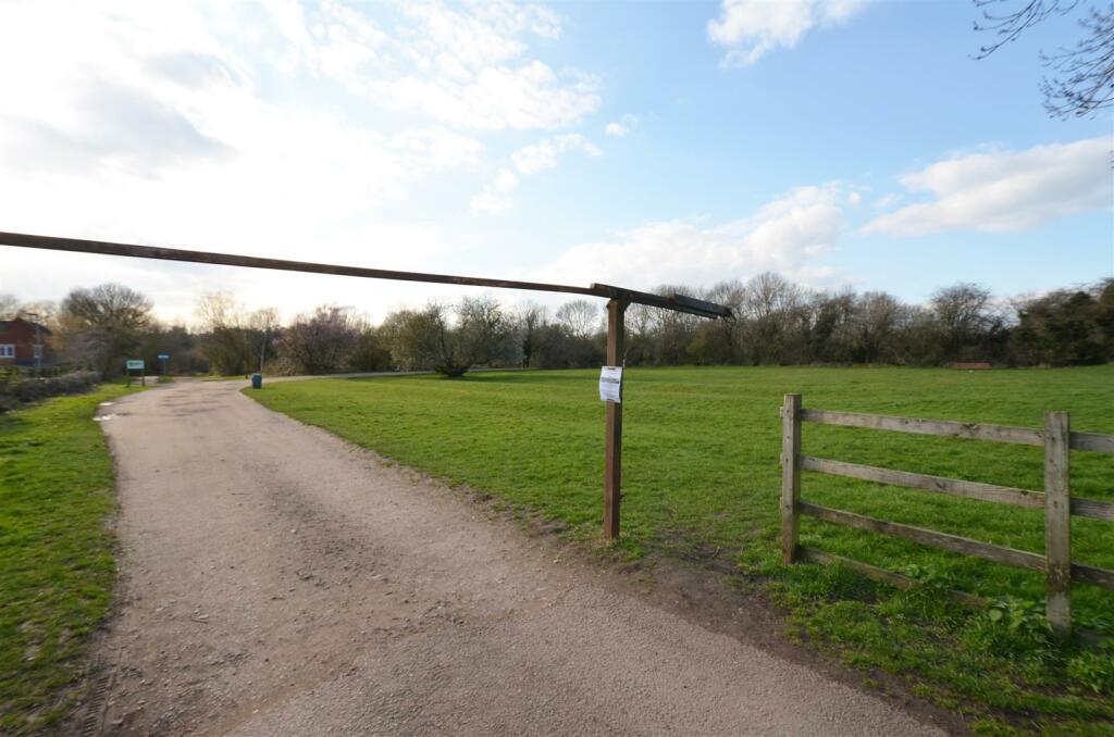 entrance to country park.jpg