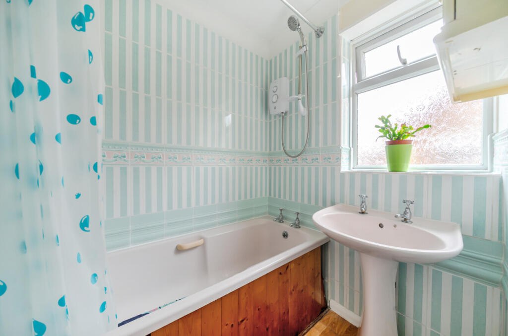 1344069-4-68a598c...