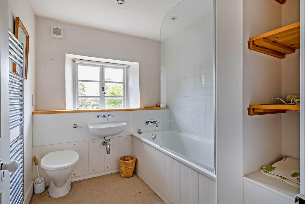 8593269-interior2...