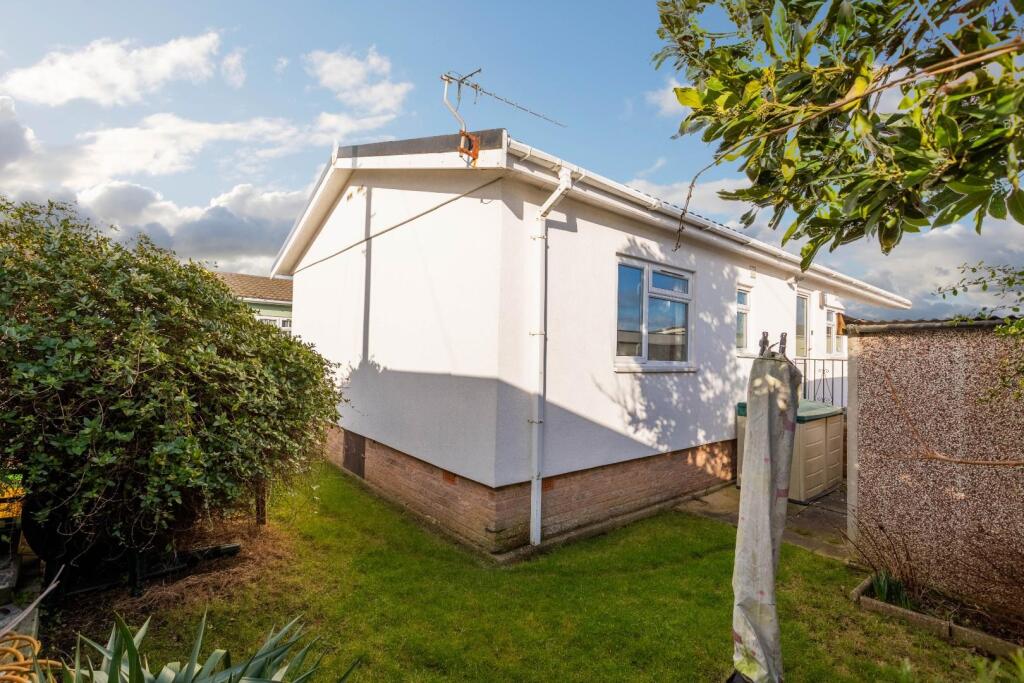 6 Haigh Close-14.jpg