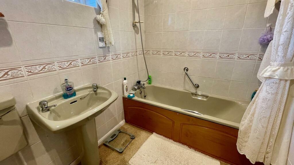 TILED 3-PIECE BATHROOM