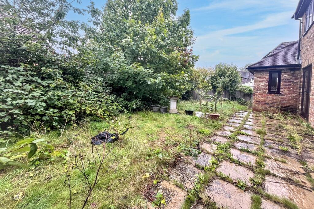 1 Deacon Place, Caterham, Surrey, CR3 5FN